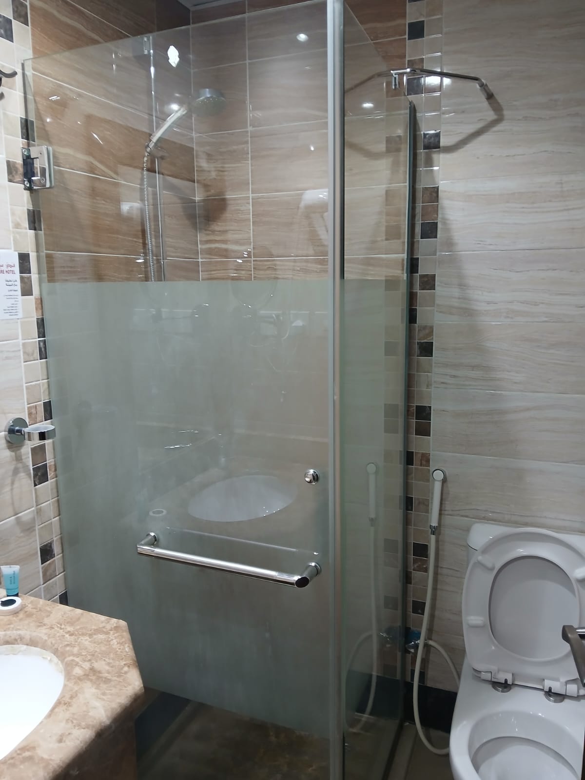 فندق ميدان النزهه الفندقيه - غرفه كينج - غرفه ثلاثى - غرفه رباعى