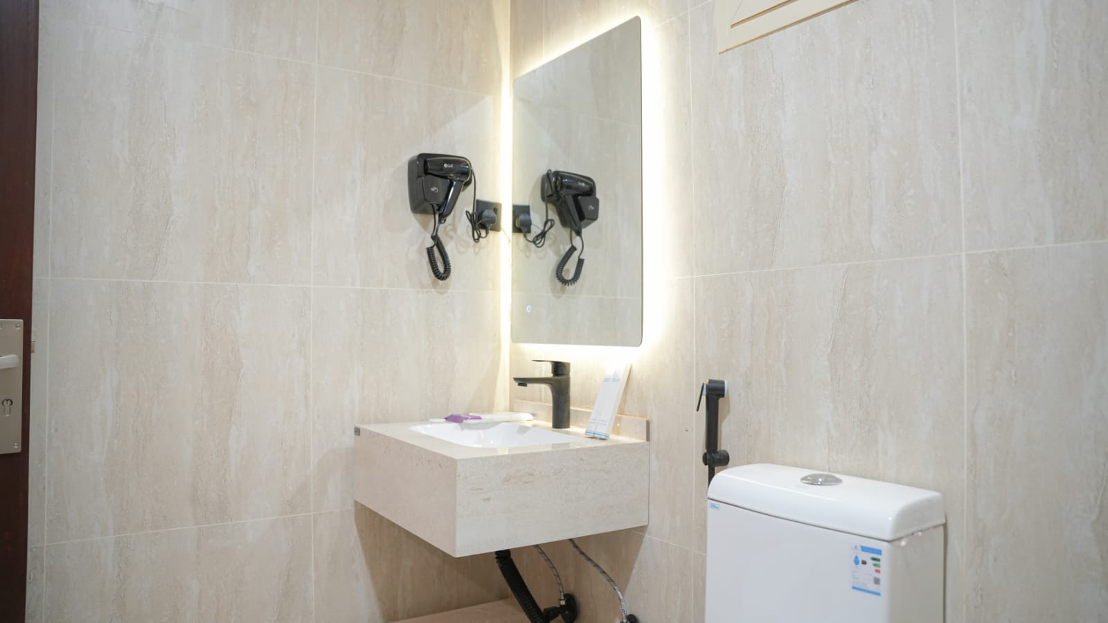 308-استديو فاخر بدخول ذاتي وموقع مميز