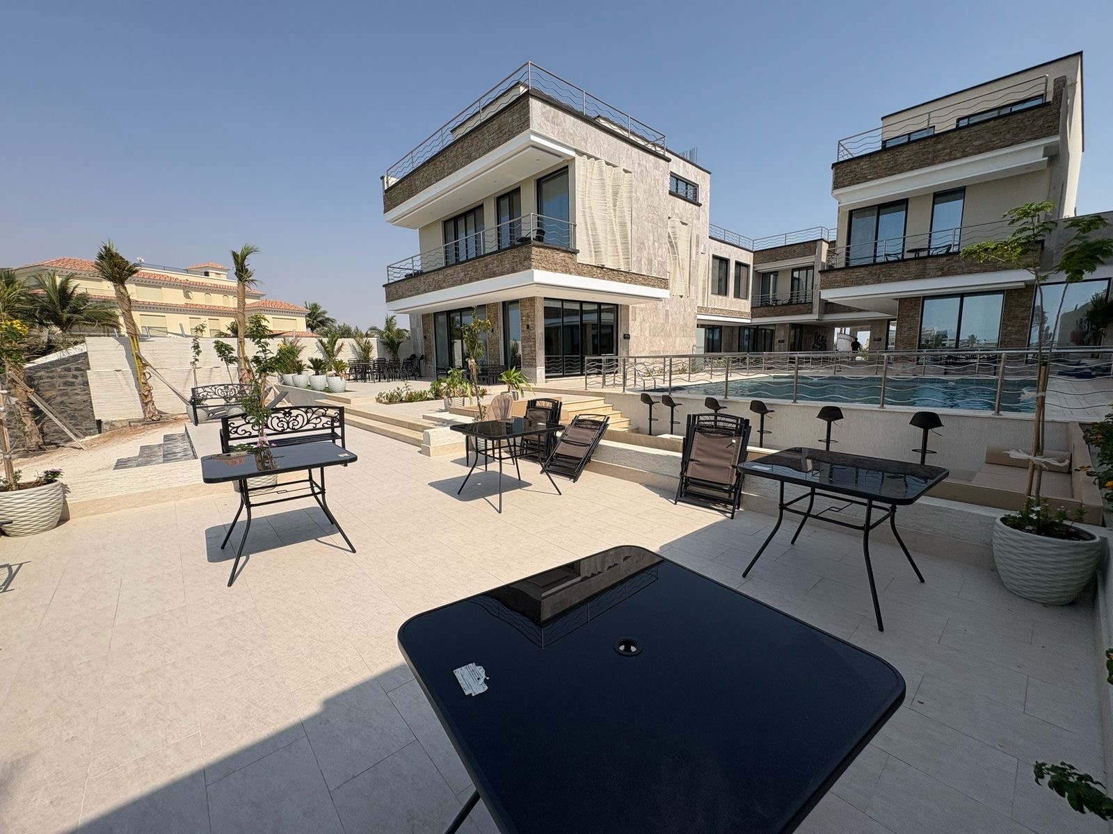 فيلا لونا بيتش على شاطئ البرادايس