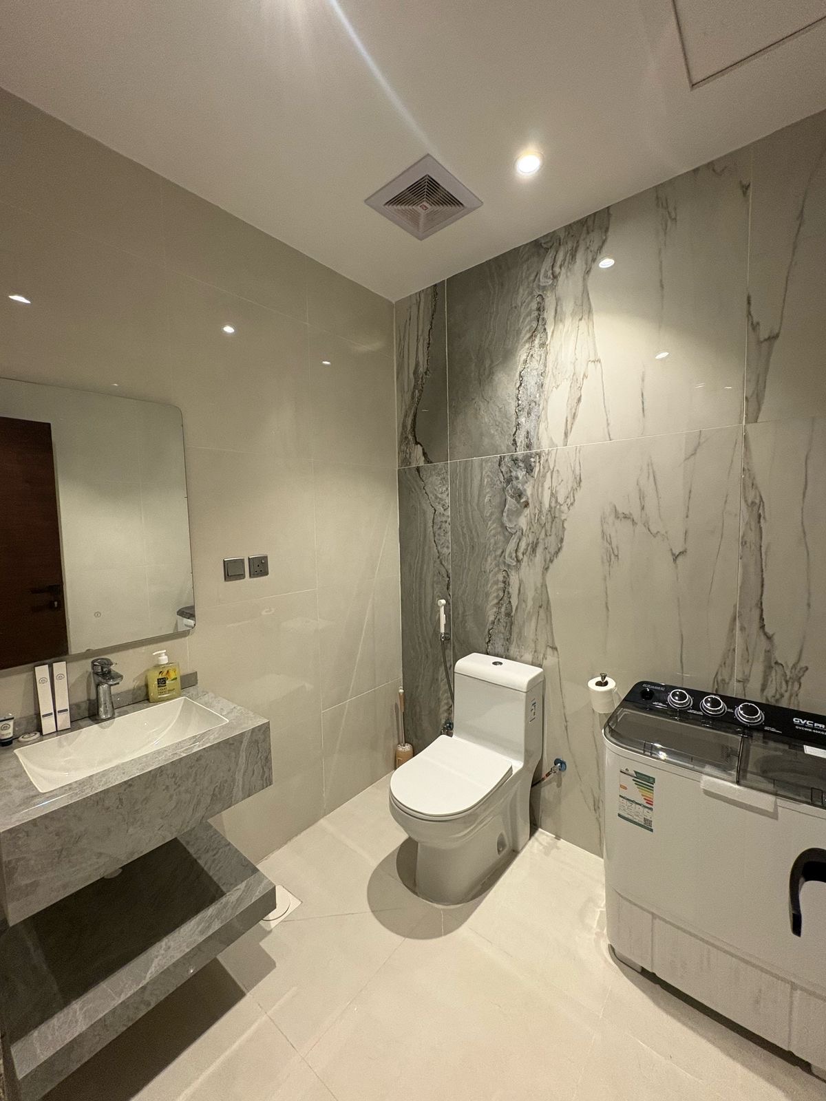 فيلا لونا بيتش على شاطئ البرادايس