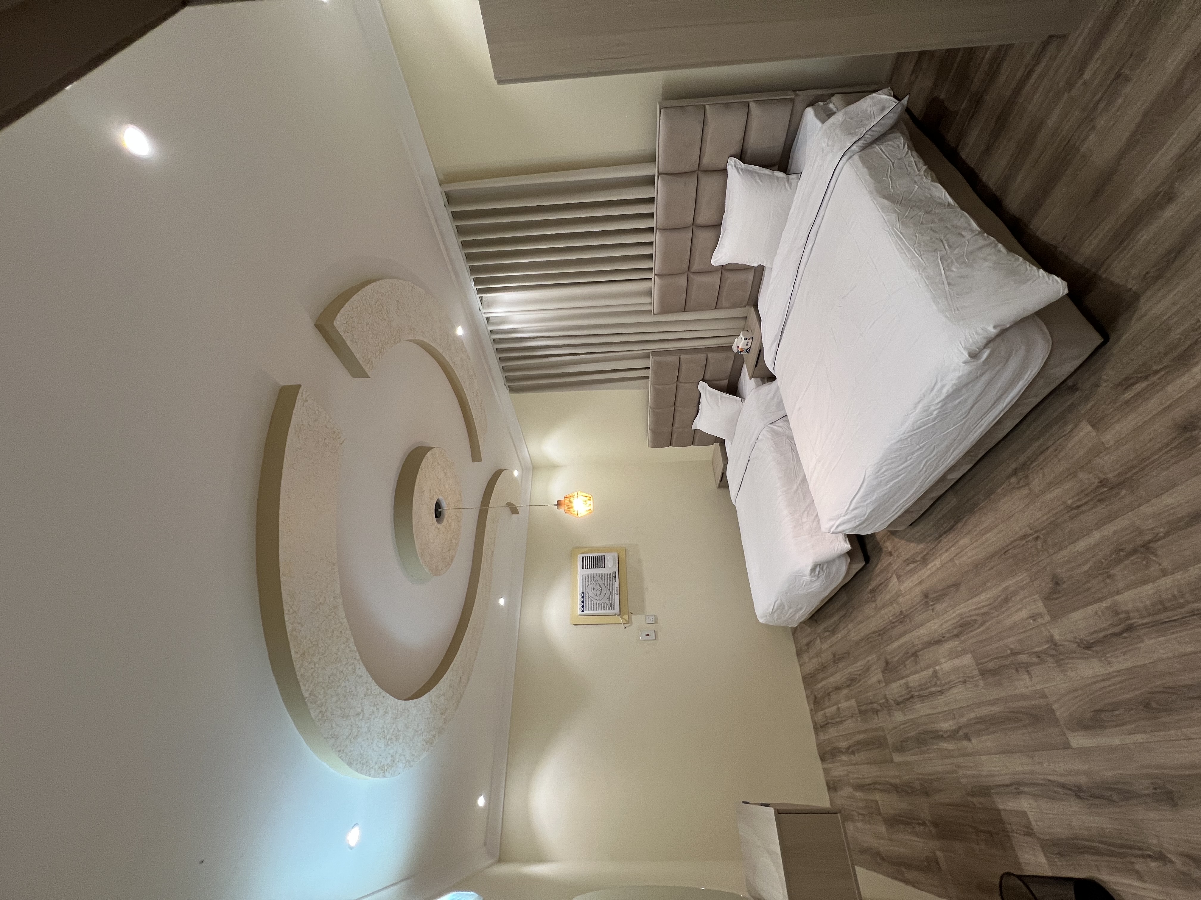 شقه بغرفه نوم ماستر وغرفه نوم اخرى٣