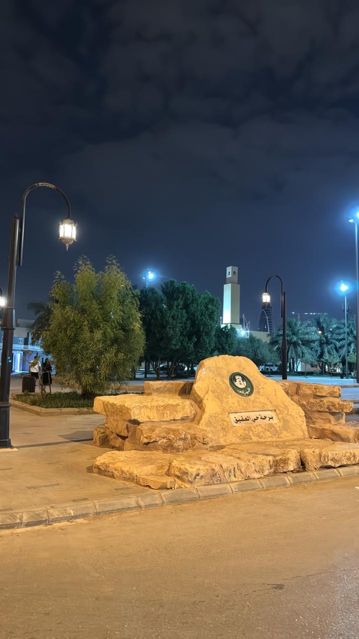 استديو فاخر مع جلسه جانبيه 1
