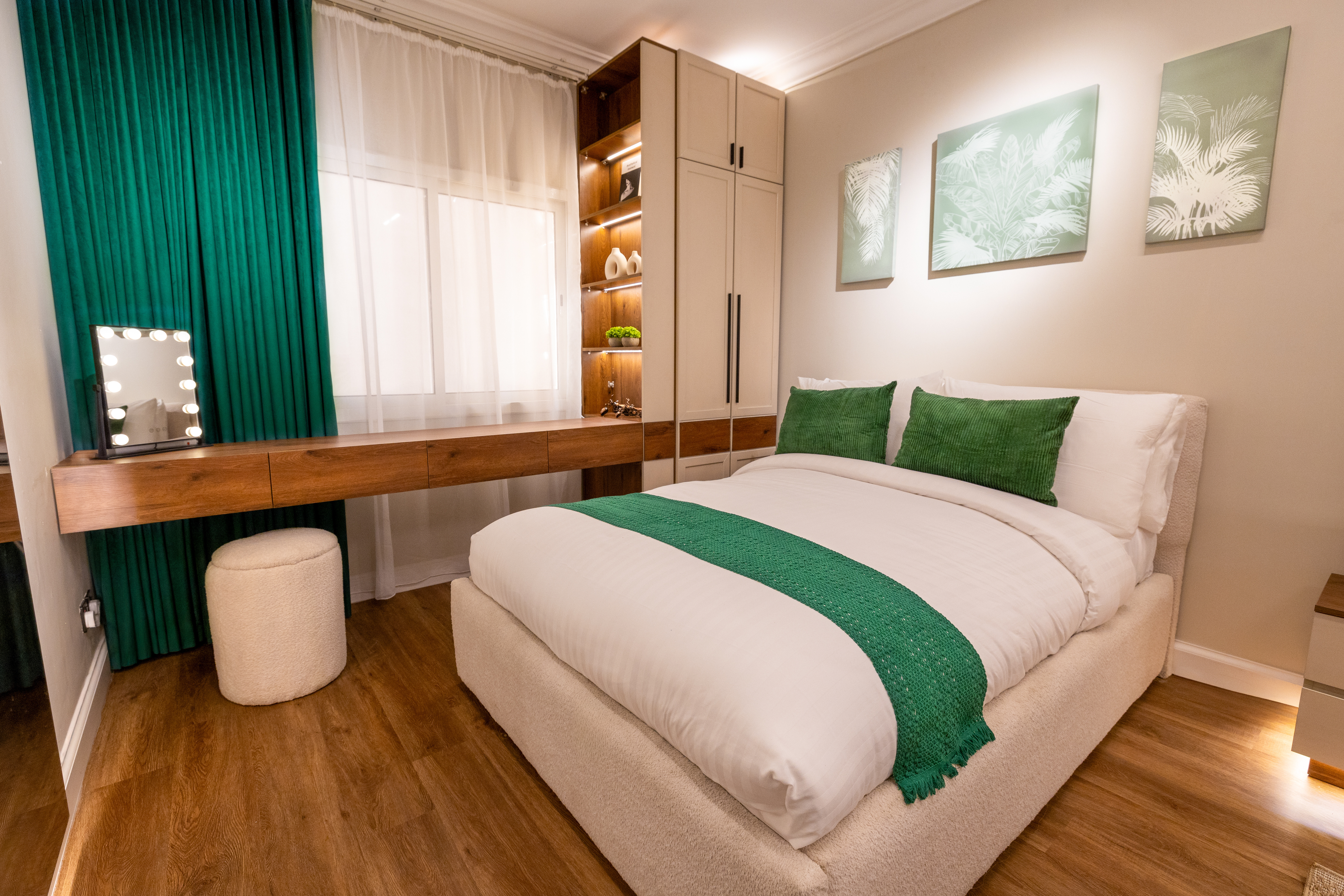 استوديو الملقا | شاشه 65 | تنظيف يومي | دخول ذاتي