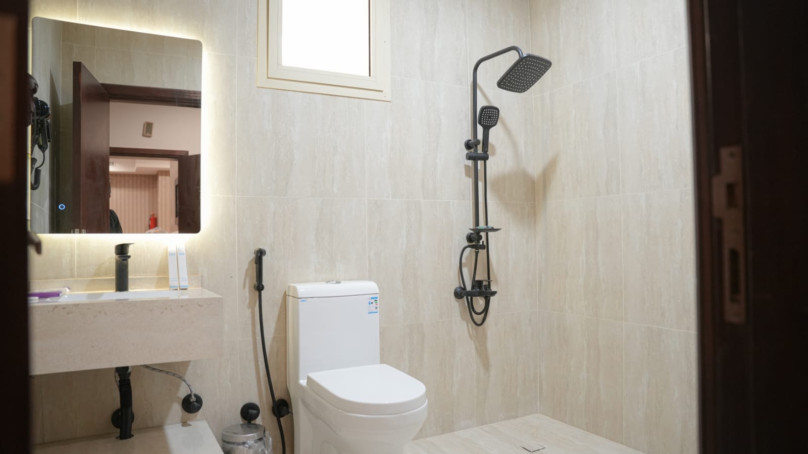 308-استديو فاخر بدخول ذاتي وموقع مميز