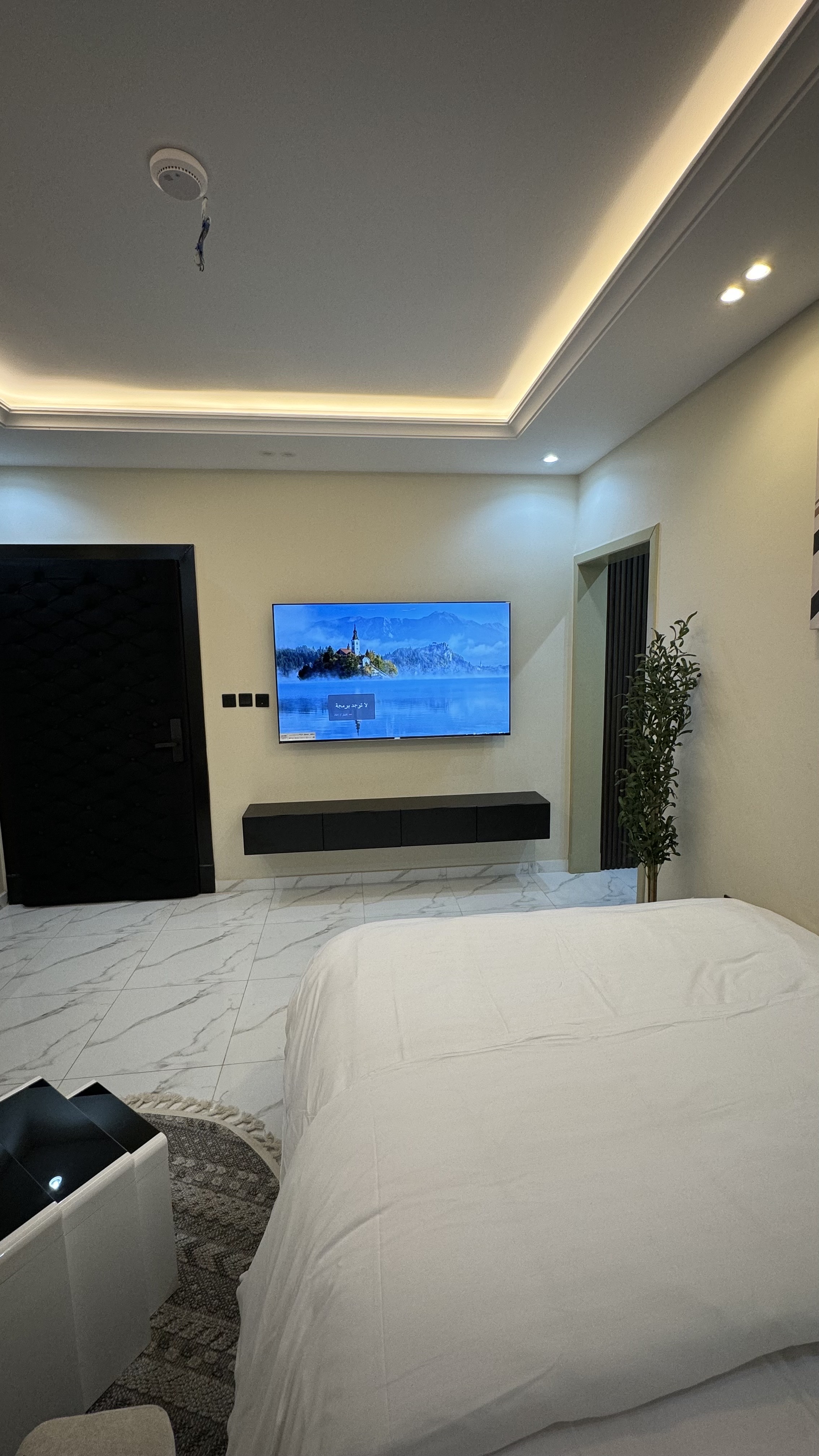 استديو بسرير ماستر وجلسه جانبيه