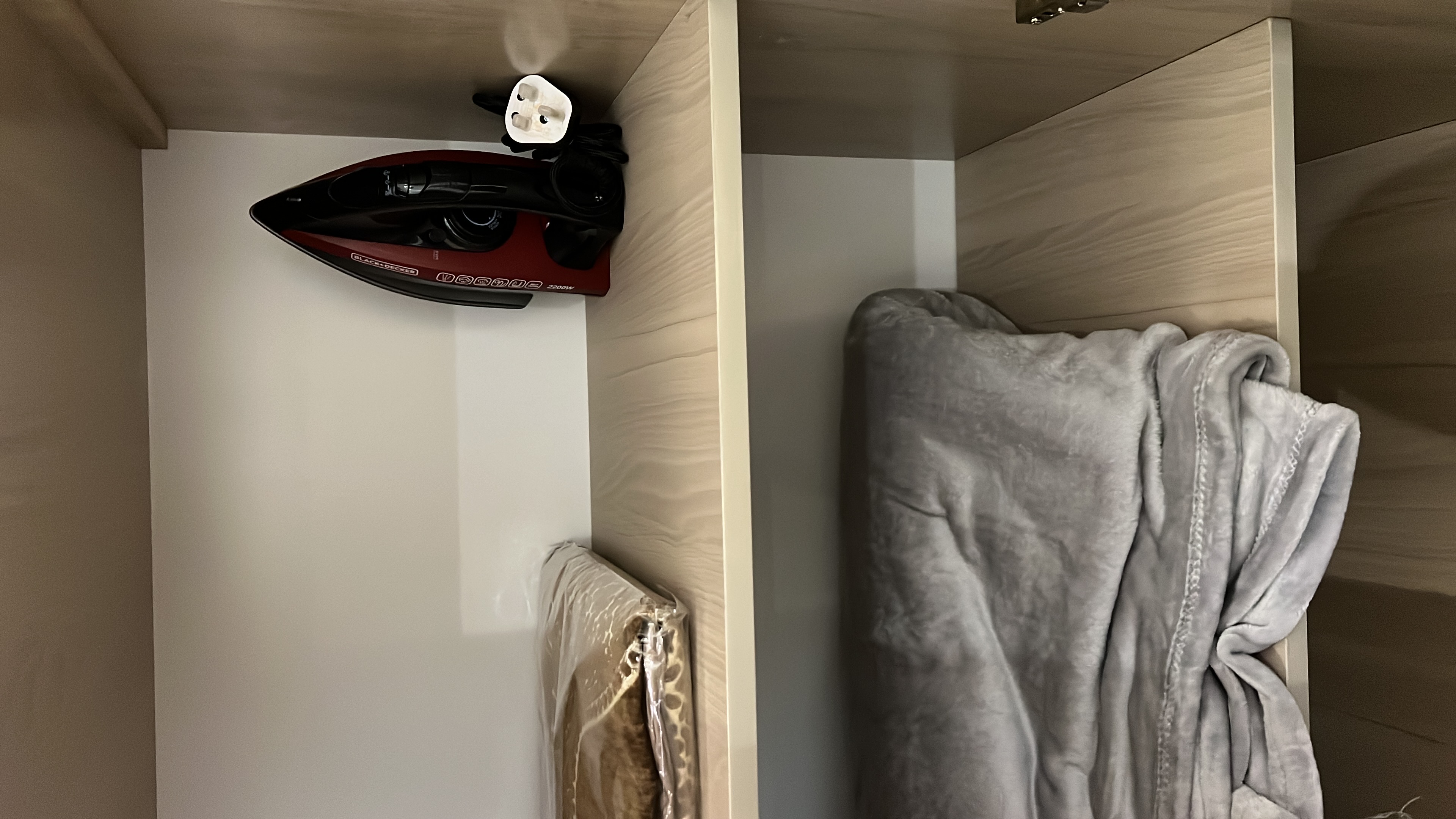 غرفه بسرير ماستر وصاله