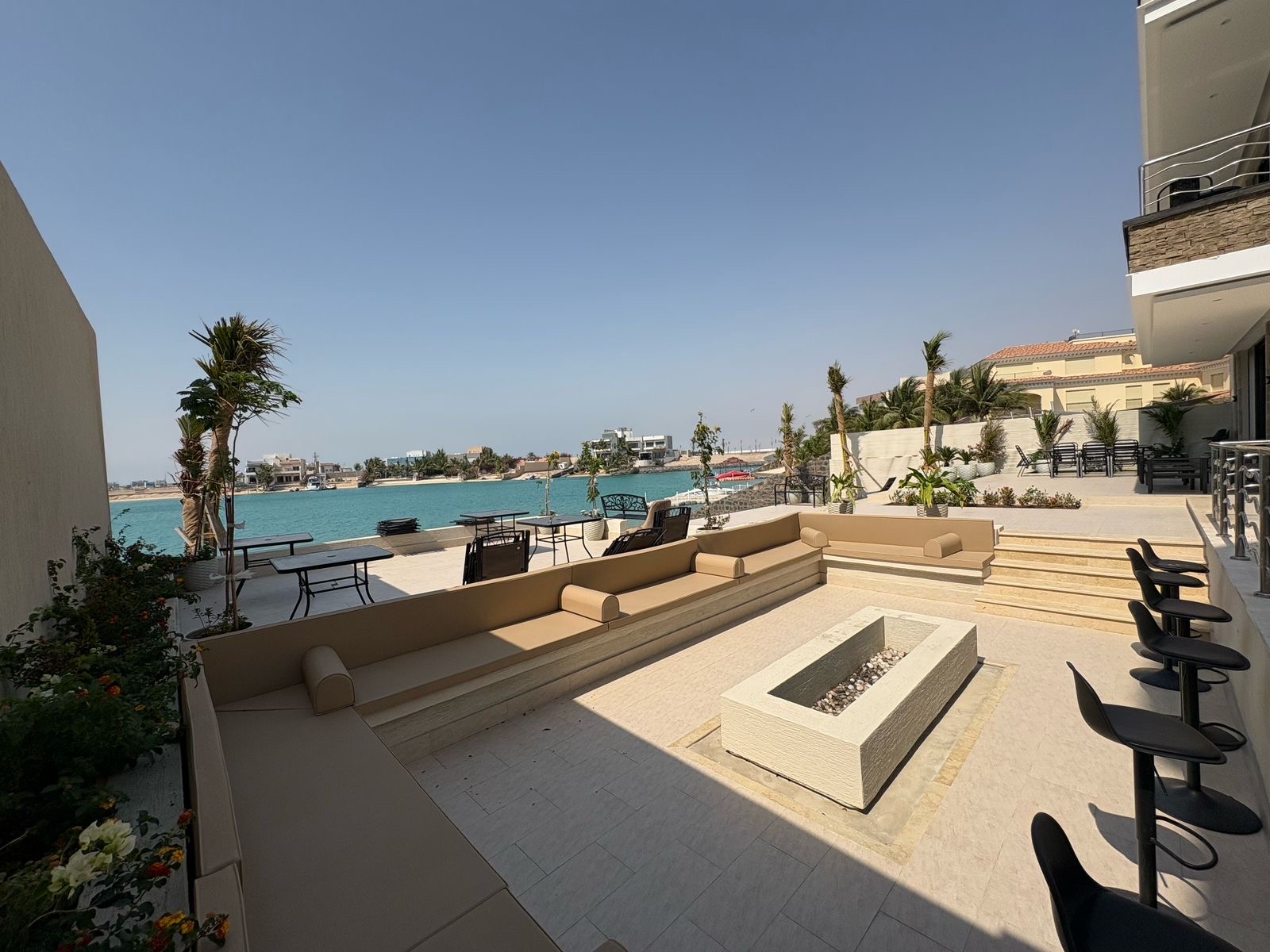 فيلا لونا بيتش على شاطئ البرادايس