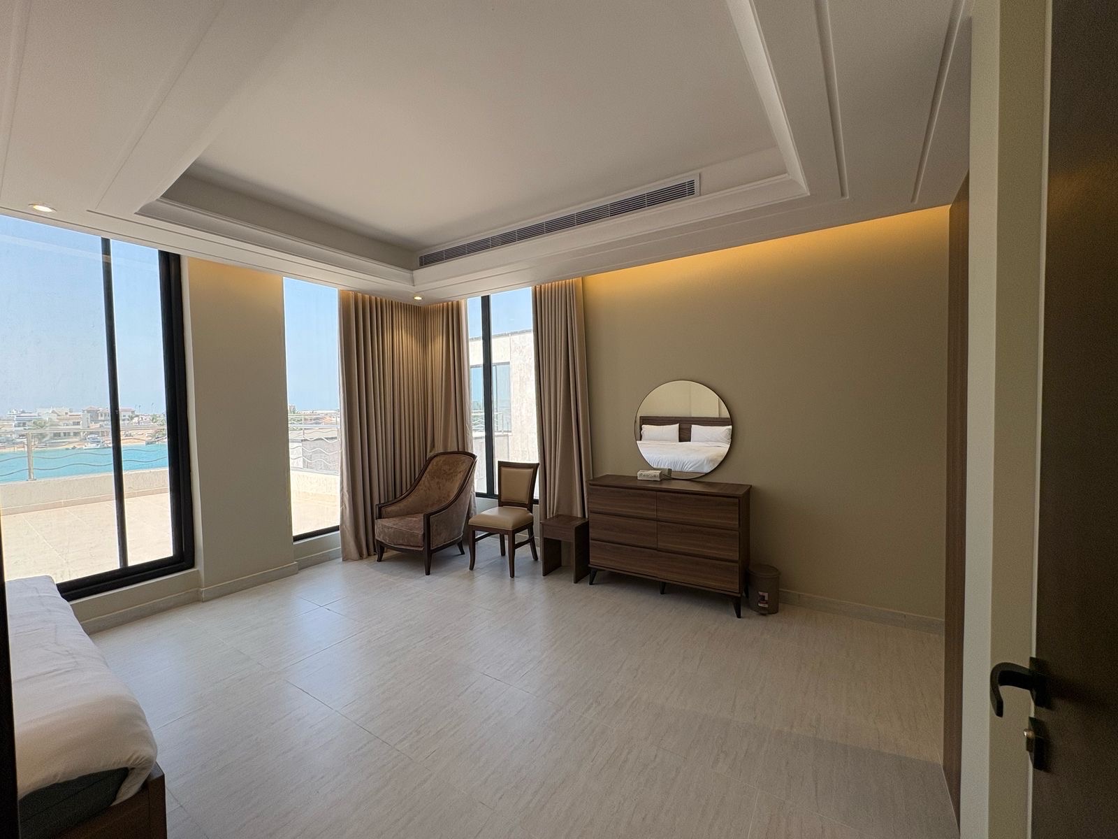 فيلا لونا بيتش على شاطئ البرادايس