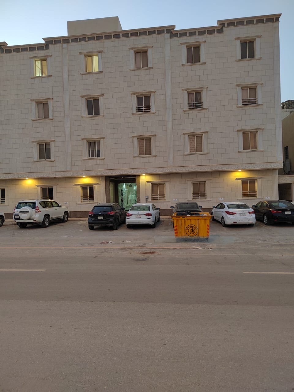 استديو فاخر مع جلسه جانبيه