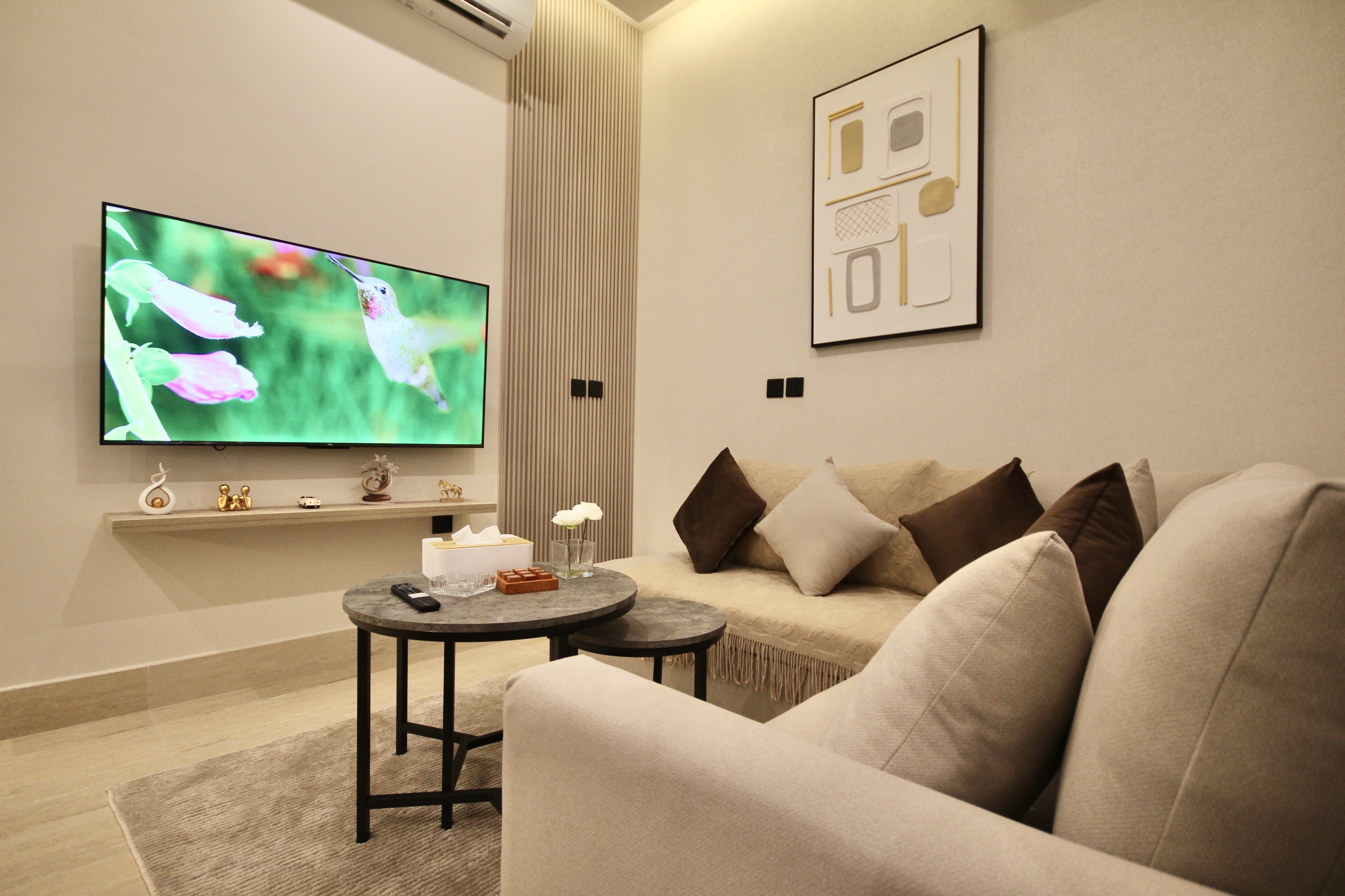 Stylish 1BR with Private Entrance Fiber WiFi