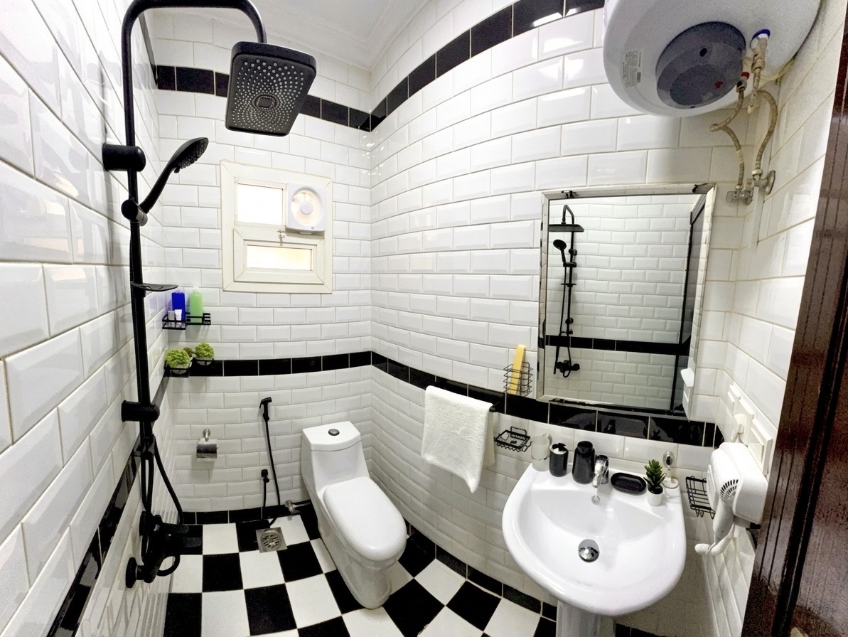 استوديو الملقا | شاشه 65 | تنظيف يومي | دخول ذاتي