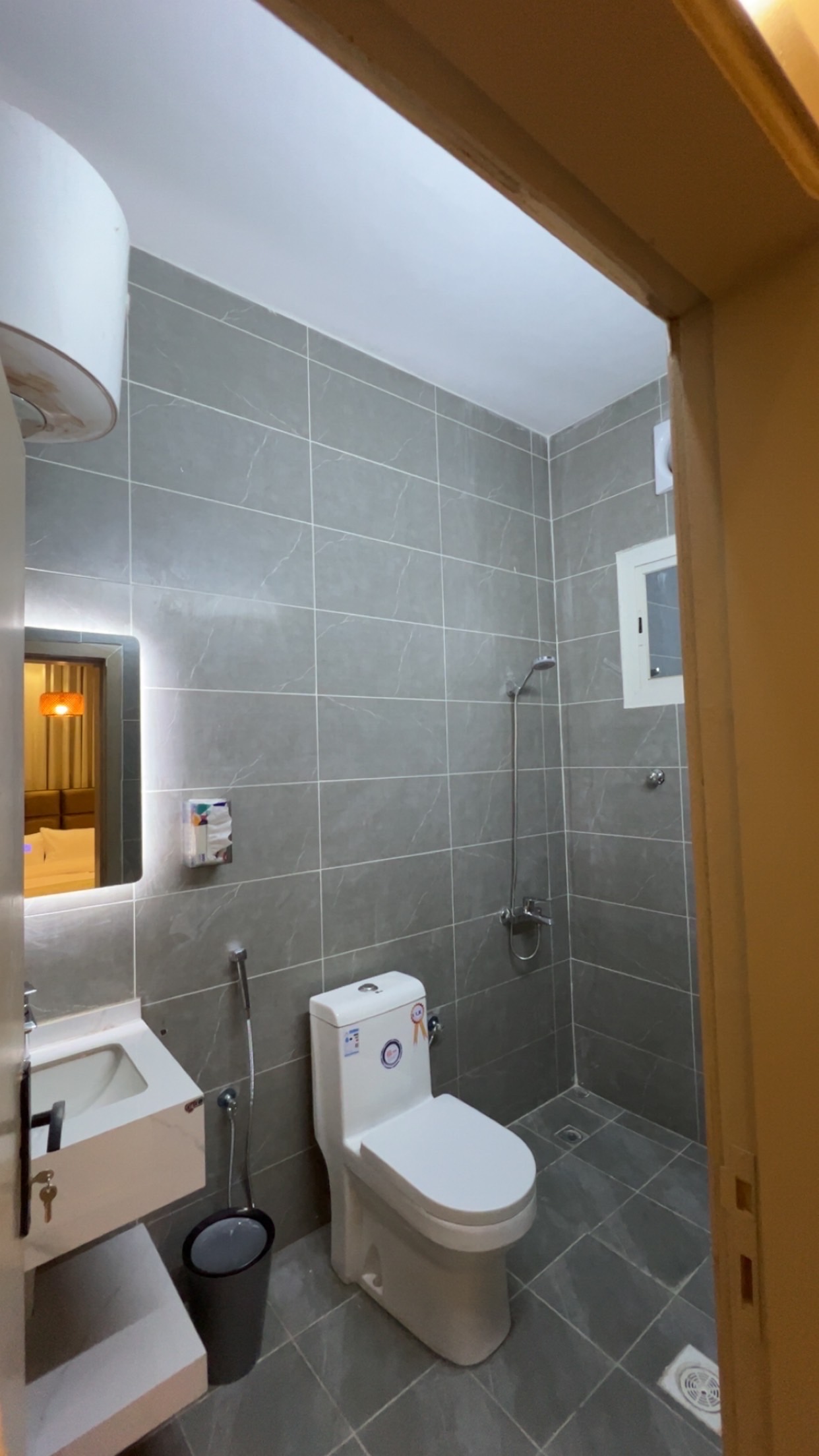 شقه بغرفه نوم ماستر وغرفه نوم اخرى٣